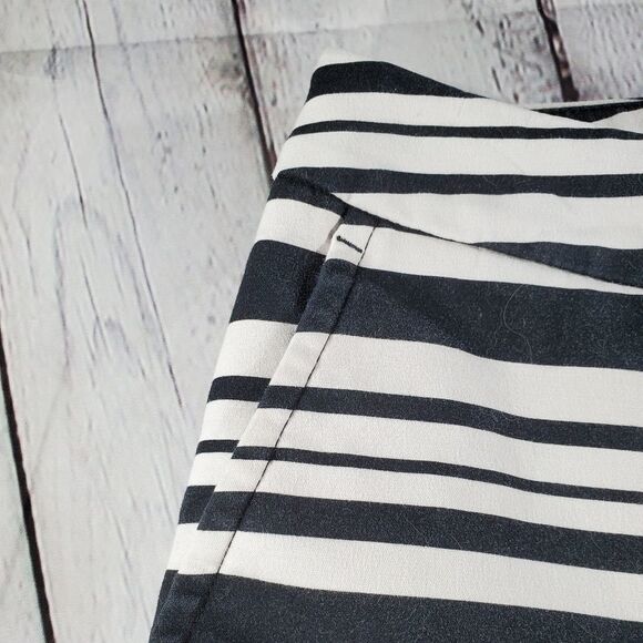 🔹️Apt 9 Black & White Stripe Cuffed Shorts Size 4 - Picture 3 of 10